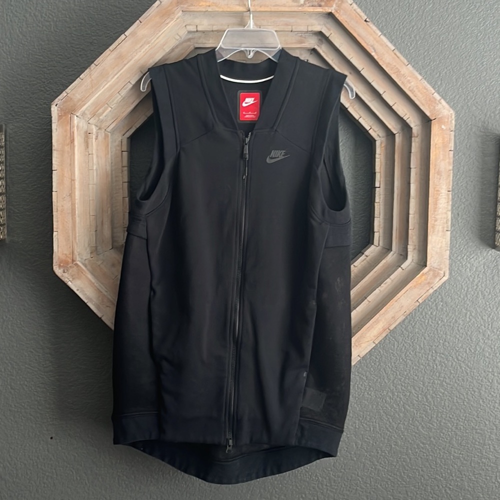 Nike sleeveless zip up jacket